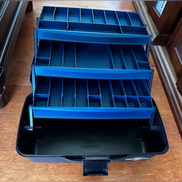 Flambeau Outdoors Tray Fishing Tackle Box with 3 Dividers - Picture 6 of 7